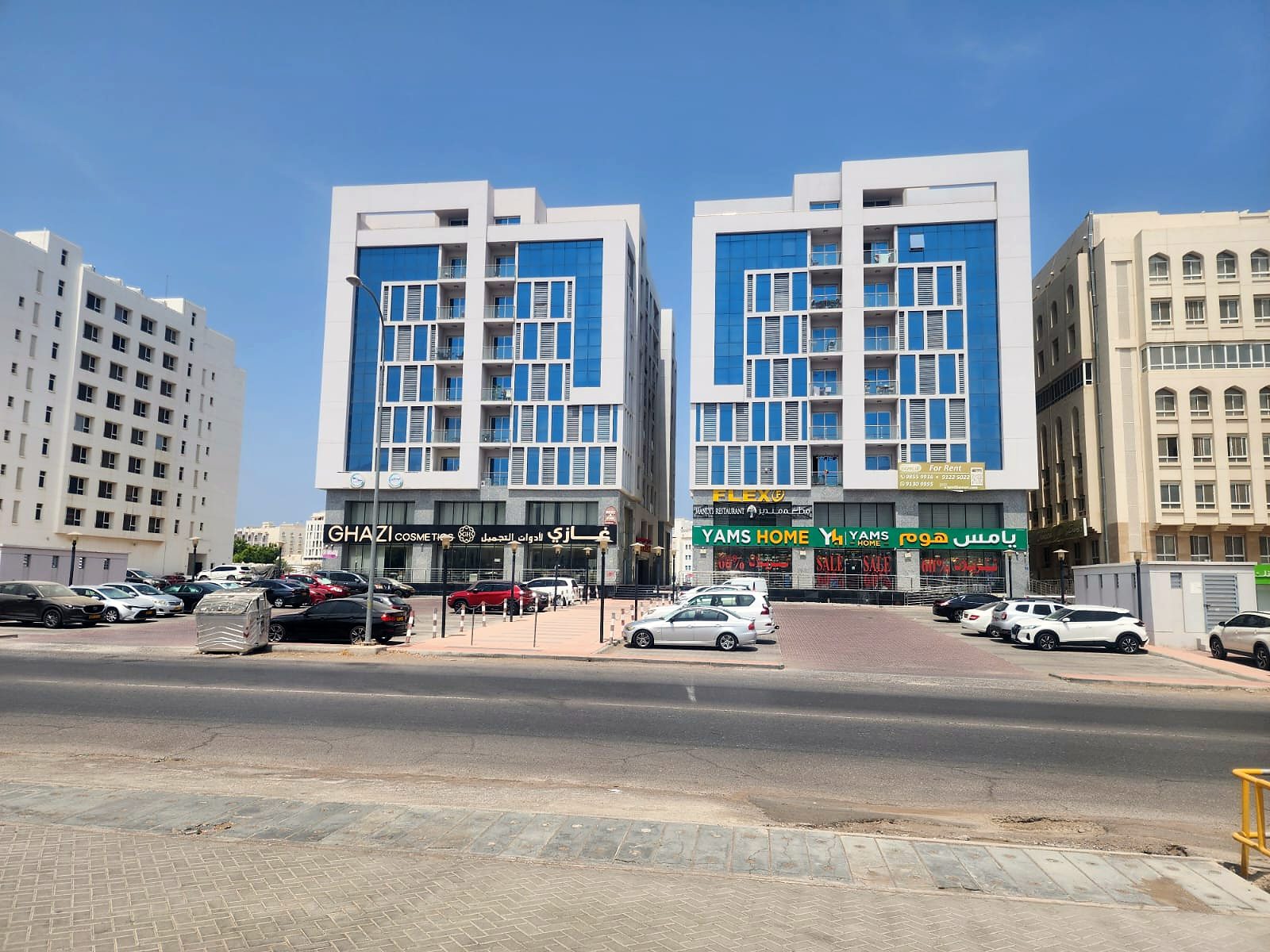 Twin Tower, Al Khuwair: the two towers and their street-level shops · 1